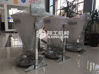 瀝青灌縫機(jī)廠家轉(zhuǎn)變養(yǎng)殖思維，智能化搶先市場(chǎng)