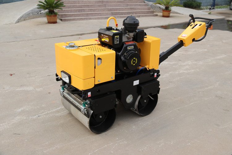  購(gòu)買壓路機(jī)是振動(dòng)壓路機(jī)好還是靜作用壓路機(jī)好？