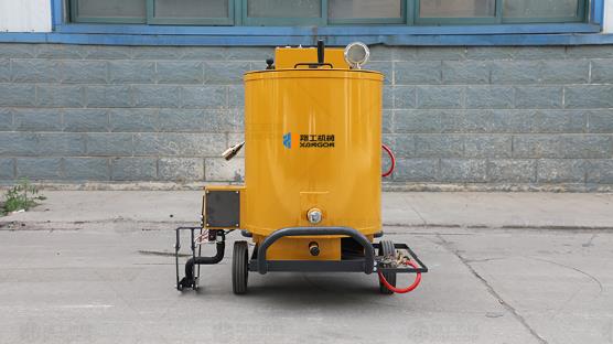 瀝青灌縫機(jī)整機(jī)配備發(fā)電機(jī)組，可以提供充足動(dòng)力